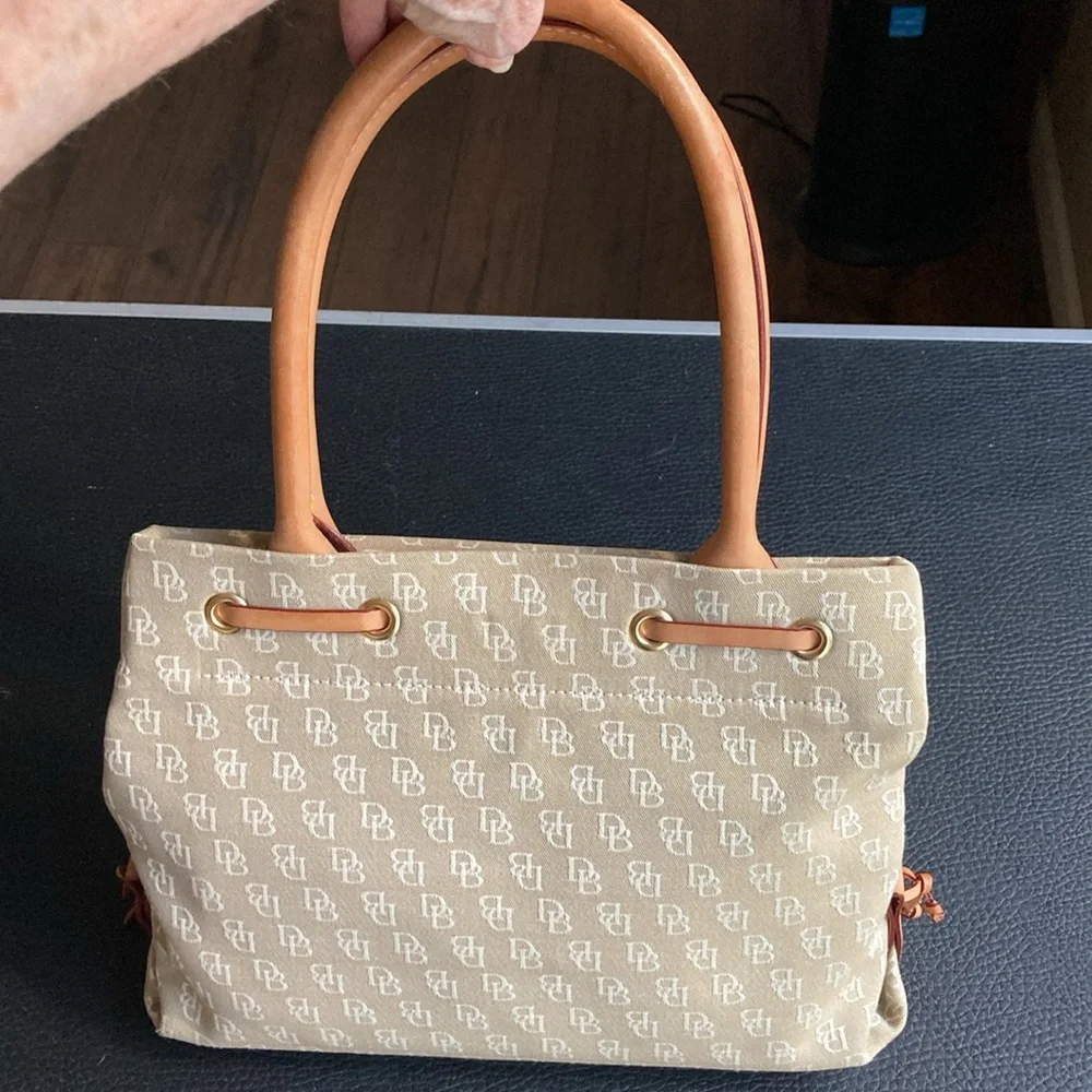 Like new, small Beige Dooney Fabric bag - Picture 2 of 5